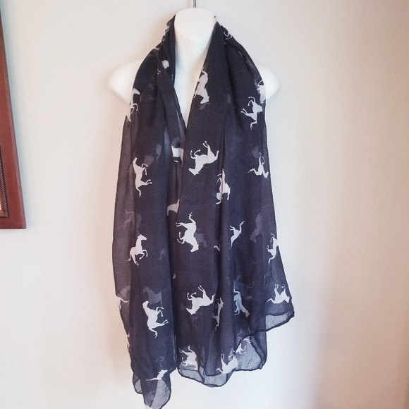 Accessories - 2/15$ Horse scarf black with gray horses Accessories - 2/15$ Horse scarf black with gray horses